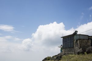 妙高台上景觀開揚，於此設立山火瞭望站可以監察大帽山、城門一帶郊野公園