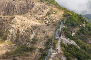 畢拉山石礦場與行山步道就在咫尺間