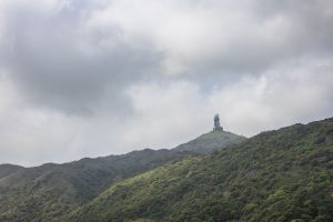 遙望大帽山山頂的「波波」。