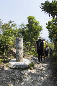 長山山頂上的標高柱，看到它後就代表快將完結旅程。