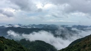 天有不測風雲，有時在山邊遇上天氣突變，也要懂得自救和應變