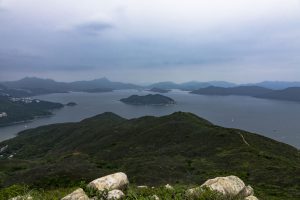 登龍蝦灣郊遊徑當日天氣不算太好，能見到不高，但是牛尾海內的小島依舊可見