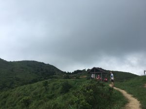 上大帽山時天陰，比較涼快